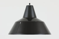 「The work shop lamp」です。Louis Poulsen社の定番ランプ。復刻品はアルミ製ですが、こちらはビンテージ品ならではの琺瑯&エナメルモデル。艶感が魅力的です。