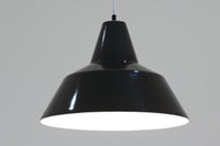 「The work shop lamp」です。Louis Poulsen社の定番ランプ。復刻品はアルミ製ですが、こちらはビンテージ品ならではの琺瑯&エナメルモデル。艶感が魅力的です。