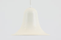 Verner PantonによってデザインされたPantop(パントップ)ペンダントライトです。パントンらしい丸みを帯びたフォルムです。現存するものが少なく希少なものです。