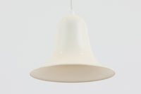 Verner PantonによってデザインされたPantop(パントップ)ペンダントライトです。パントンらしい丸みを帯びたフォルムです。現存するものが少なく希少なものです。