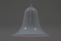 Verner PantonによってデザインされたPantop(パントップ)ペンダントライトです。パントンらしい丸みを帯びたフォルムです。現存するものが少なく希少なものです。