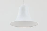 Verner PantonによってデザインされたPantop(パントップ)ペンダントライトです。パントンらしい丸みを帯びたフォルムです。現存するものが少なく希少なものです。