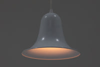 Verner PantonによってデザインされたPantop(パントップ)ペンダントライトです。パントンらしい丸みを帯びたフォルムです。現存するものが少なく希少なものです。