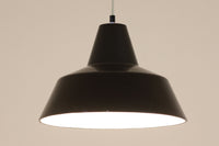 「The work shop lamp」です。Louis Poulsen社の定番ランプ。復刻品はアルミ製ですが、こちらはビンテージ品ならではの琺瑯&エナメルモデル。艶感が魅力的です。
