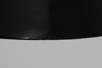 「The work shop lamp」です。Louis Poulsen社の定番ランプ。復刻品はアルミ製ですが、こちらはビンテージ品ならではの琺瑯&エナメルモデル。艶感が魅力的です。