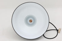 「The work shop lamp」です。Louis Poulsen社の定番ランプ。復刻品はアルミ製ですが、こちらはビンテージ品ならではの琺瑯&エナメルモデル。艶感が魅力的です。