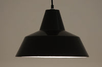 「The work shop lamp」です。Louis Poulsen社の定番ランプ。復刻品はアルミ製ですが、こちらはビンテージ品ならではの琺瑯&エナメルモデル。艶感が魅力的です。