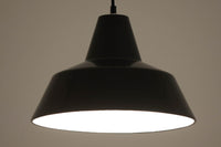 「The work shop lamp」です。Louis Poulsen社の定番ランプ。復刻品はアルミ製ですが、こちらはビンテージ品ならではの琺瑯&エナメルモデル。艶感が魅力的です。