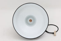 「The work shop lamp」です。Louis Poulsen社の定番ランプ。復刻品はアルミ製ですが、こちらはビンテージ品ならではの琺瑯&エナメルモデル。艶感が魅力的です。