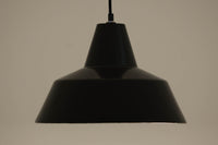 「The work shop lamp」です。Louis Poulsen社の定番ランプ。復刻品はアルミ製ですが、こちらはビンテージ品ならではの琺瑯&エナメルモデル。艶感が魅力的です。