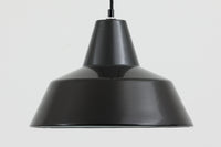 「The work shop lamp」です。Louis Poulsen社の定番ランプ。復刻品はアルミ製ですが、こちらはビンテージ品ならではの琺瑯&エナメルモデル。艶感が魅力的です。