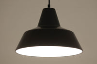 「The work shop lamp」です。Louis Poulsen社の定番ランプ。復刻品はアルミ製ですが、こちらはビンテージ品ならではの琺瑯&エナメルモデル。艶感が魅力的です。