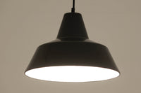 「The work shop lamp」です。Louis Poulsen社の定番ランプ。復刻品はアルミ製ですが、こちらはビンテージ品ならではの琺瑯&エナメルモデル。艶感が魅力的です。