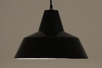 「The work shop lamp」です。Louis Poulsen社の定番ランプ。復刻品はアルミ製ですが、こちらはビンテージ品ならではの琺瑯&エナメルモデル。艶感が魅力的です。