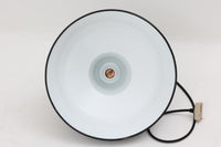 「The work shop lamp」です。Louis Poulsen社の定番ランプ。復刻品はアルミ製ですが、こちらはビンテージ品ならではの琺瑯&エナメルモデル。艶感が魅力的です。