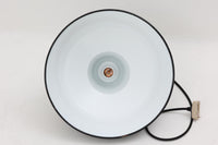 「The work shop lamp」です。Louis Poulsen社の定番ランプ。復刻品はアルミ製ですが、こちらはビンテージ品ならではの琺瑯&エナメルモデル。艶感が魅力的です。