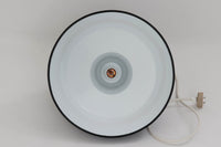 「The work shop lamp」です。Louis Poulsen社の定番ランプ。復刻品はアルミ製ですが、こちらはビンテージ品ならではの琺瑯&エナメルモデル。艶感が魅力的です。