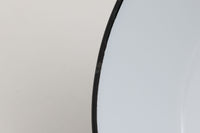 「The work shop lamp」です。Louis Poulsen社の定番ランプ。復刻品はアルミ製ですが、こちらはビンテージ品ならではの琺瑯&エナメルモデル。艶感が魅力的です。