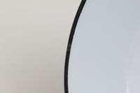 「The work shop lamp」です。Louis Poulsen社の定番ランプ。復刻品はアルミ製ですが、こちらはビンテージ品ならではの琺瑯&エナメルモデル。艶感が魅力的です。