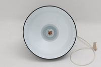 「The work shop lamp」です。Louis Poulsen社の定番ランプ。復刻品はアルミ製ですが、こちらはビンテージ品ならではの琺瑯&エナメルモデル。艶感が魅力的です。