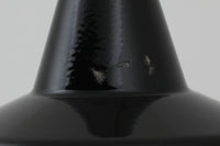 「The work shop lamp」です。Louis Poulsen社の定番ランプ。復刻品はアルミ製ですが、こちらはビンテージ品ならではの琺瑯&エナメルモデル。艶感が魅力的です。