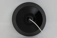 「The work shop lamp」です。Louis Poulsen社の定番ランプ。復刻品はアルミ製ですが、こちらはビンテージ品ならではの琺瑯&エナメルモデル。艶感が魅力的です。