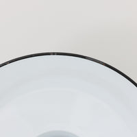 「The work shop lamp」です。Louis Poulsen社の定番ランプ。復刻品はアルミ製ですが、こちらはビンテージ品ならではの琺瑯&エナメルモデル。艶感が魅力的です。