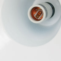 「The work shop lamp」です。Louis Poulsen社の定番ランプ。復刻品はアルミ製ですが、こちらはビンテージ品ならではの琺瑯&エナメルモデル。艶感が魅力的です。