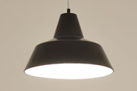 「The work shop lamp」です。Louis Poulsen社の定番ランプ。復刻品はアルミ製ですが、こちらはビンテージ品ならではの琺瑯&エナメルモデル。艶感が魅力的です。