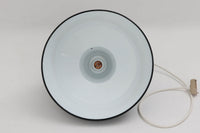 「The work shop lamp」です。Louis Poulsen社の定番ランプ。復刻品はアルミ製ですが、こちらはビンテージ品ならではの琺瑯&エナメルモデル。艶感が魅力的です。
