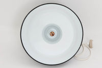 「The work shop lamp」です。Louis Poulsen社の定番ランプ。復刻品はアルミ製ですが、こちらはビンテージ品ならではの琺瑯&エナメルモデル。艶感が魅力的です。