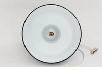 「The work shop lamp」です。Louis Poulsen社の定番ランプ。復刻品はアルミ製ですが、こちらはビンテージ品ならではの琺瑯&エナメルモデル。艶感が魅力的です。