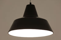 「The work shop lamp」です。Louis Poulsen社の定番ランプ。復刻品はアルミ製ですが、こちらはビンテージ品ならではの琺瑯&エナメルモデル。艶感が魅力的です。