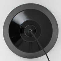 「The work shop lamp」です。Louis Poulsen社の定番ランプ。復刻品はアルミ製ですが、こちらはビンテージ品ならではの琺瑯&エナメルモデル。艶感が魅力的です。