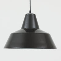 「The work shop lamp」です。Louis Poulsen社の定番ランプ。復刻品はアルミ製ですが、こちらはビンテージ品ならではの琺瑯&エナメルモデル。艶感が魅力的です。