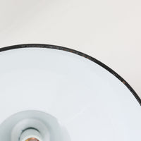 「The work shop lamp」です。Louis Poulsen社の定番ランプ。復刻品はアルミ製ですが、こちらはビンテージ品ならではの琺瑯&エナメルモデル。艶感が魅力的です。