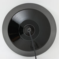 「The work shop lamp」です。Louis Poulsen社の定番ランプ。復刻品はアルミ製ですが、こちらはビンテージ品ならではの琺瑯&エナメルモデル。艶感が魅力的です。
