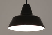 「The work shop lamp」です。Louis Poulsen社の定番ランプ。復刻品はアルミ製ですが、こちらはビンテージ品ならではの琺瑯&エナメルモデル。艶感が魅力的です。