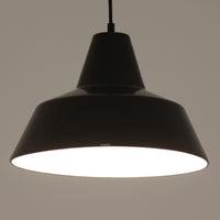 「The work shop lamp」です。Louis Poulsen社の定番ランプ。復刻品はアルミ製ですが、こちらはビンテージ品ならではの琺瑯&エナメルモデル。艶感が魅力的です。
