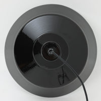 「The work shop lamp」です。Louis Poulsen社の定番ランプ。復刻品はアルミ製ですが、こちらはビンテージ品ならではの琺瑯&エナメルモデル。艶感が魅力的です。