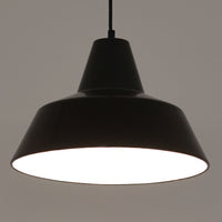「The work shop lamp」です。Louis Poulsen社の定番ランプ。復刻品はアルミ製ですが、こちらはビンテージ品ならではの琺瑯&エナメルモデル。艶感が魅力的です。