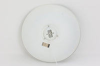 Louis Poulsen(ルイスポールセン)のPH Spejl(PHミラー)は、デンマークのデザイナー、ポール・ヘニングセンによる照明器具で、彼の「PHランプシリーズ」の一部です。特徴的な反射式デザインで光を均等に広げ、空間を柔らかく照らします。「Spejl」はデンマーク語で「鏡」を意味し、鏡のような反射面がデザインのポイントです。現在、このモデルは現行品としては生産されていないため、ビンテージ品でのみ入手可能です。