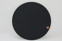 Louis Poulsen(ルイスポールセン)のPH Spejl(PHミラー)は、デンマークのデザイナー、ポール・ヘニングセンによる照明器具で、彼の「PHランプシリーズ」の一部です。特徴的な反射式デザインで光を均等に広げ、空間を柔らかく照らします。「Spejl」はデンマーク語で「鏡」を意味し、鏡のような反射面がデザインのポイントです。現在、このモデルは現行品としては生産されていないため、ビンテージ品でのみ入手可能です。