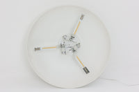 Louis Poulsen(ルイスポールセン)のPH Spejl(PHミラー)は、デンマークのデザイナー、ポール・ヘニングセンによる照明器具で、彼の「PHランプシリーズ」の一部です。特徴的な反射式デザインで光を均等に広げ、空間を柔らかく照らします。「Spejl」はデンマーク語で「鏡」を意味し、鏡のような反射面がデザインのポイントです。現在、このモデルは現行品としては生産されていないため、ビンテージ品でのみ入手可能です。