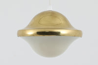 「BUBI」はHenning Koppelによって1972年にデザインされたランプで、KoppelはGeorg Jensenのデザイナーとしても名高く、同ブランドのアイコニックなシルバー製品やジュエリーを手掛けたことでも知られています。現在、「BUBI」はルイスポールセン社ではなく、他のメーカーから新品として販売されていますが、こちらはビンテージ品で、ルイスポールセン社から発売された物です。このランプのデザインは、Henning Koppelならではの滑らかなラインと、アクリルと金属を巧みに組み合わせた素材感が特徴です。シンプルでありながら、質感と形状のバランスが絶妙で、空間に洗練された印象を与えます。