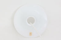 北欧より買い付けたHolmgaard社製のヴィンテージランプです。mandarinシリーズの中でも最も小ぶりな、直径18cmのSサイズモデルとなります。乳白色のガラスが美しく、清潔感が漂います。小型ペンダントライトは、廊下やエントランス、洗面台の上など、さまざまな場所に柔軟に対応できるのが特徴です。