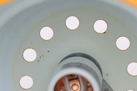 デンマークから買い付けました。1977年のFog & morup社のカタログにも掲載されており、耐久性に優れた可愛らしいデザインが特徴的です。どのようなインテリアにも調和するよう、豊富なカラーバリエーションが展開されていました。こちらの照明は、明るい色味のイエロー色です。