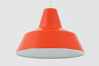 「The work shop lamp」です。Louis Poulsen社の定番ランプ。復刻品はアルミ製ですが、こちらはビンテージ品ならではの琺瑯&エナメルモデル。艶感が魅力的です。
