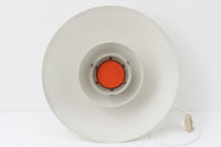 北欧より買い付けた、Louis Poulsen社製「PH4」ビンテージ品です。長年愛されているPH5と並ぶ名作照明です。シェードはペンキを塗ったような風合いで写真の用に塗装剥がれや錆など使用感がございます。その点を考慮した価格となっています。