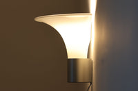 北欧より買い付けました。michael Bangを代表する「mandarin」の中で珍しい壁掛けタイプです。2展開のサイズ展開があった様ですが、こちらは小さいサイズの物。乳白色ガラスならではの優しい光が魅力的です。